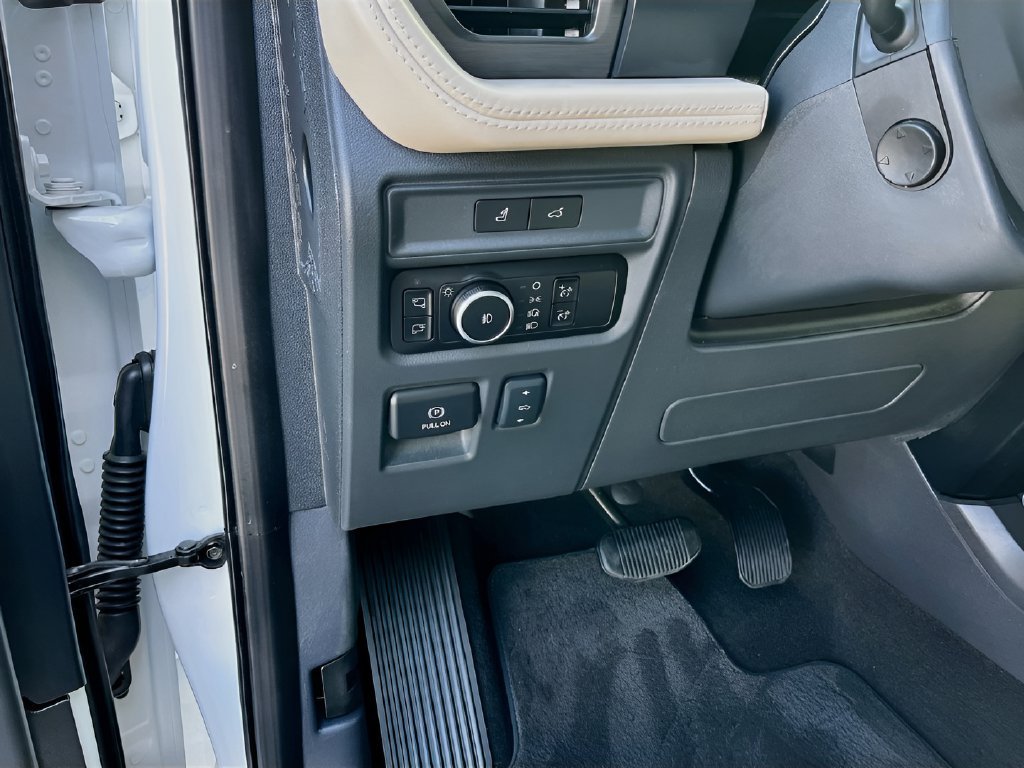 Used 2024 Ford Expedition Max Platinum AWD/4WD image 10