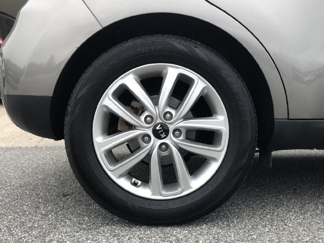 Used 2017 Kia Soul + FWD image 10
