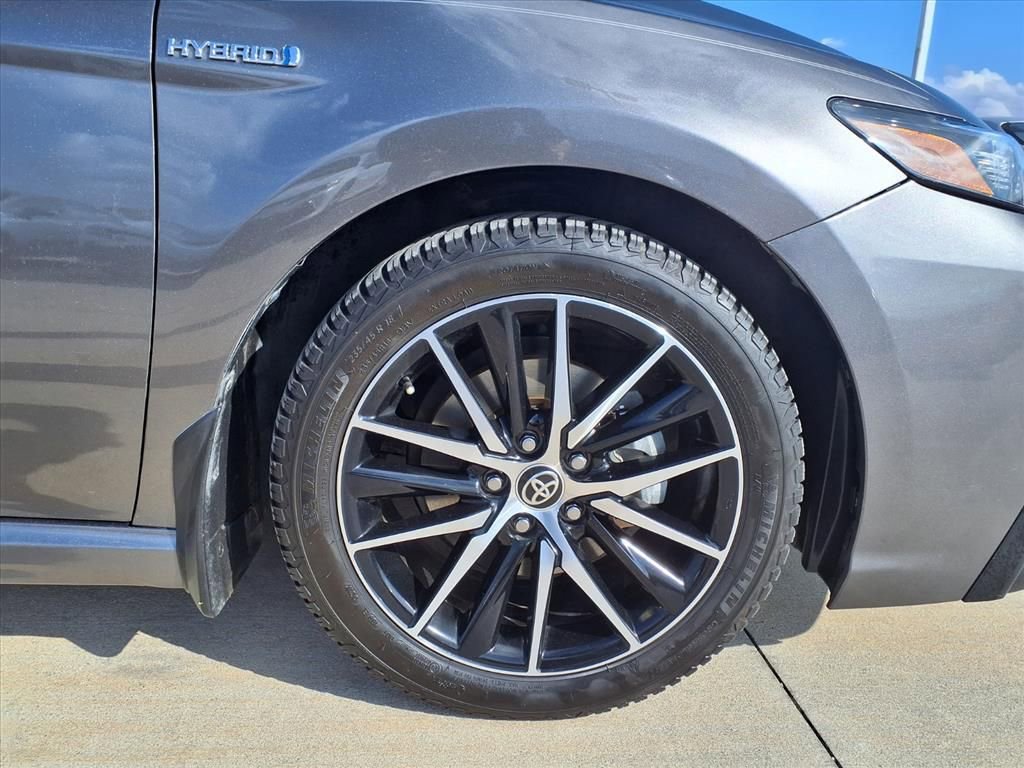 Used 2021 Toyota Camry SE image 9