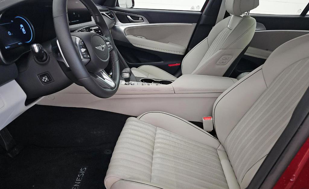 Used 2023 Genesis G70 3.3T image 7