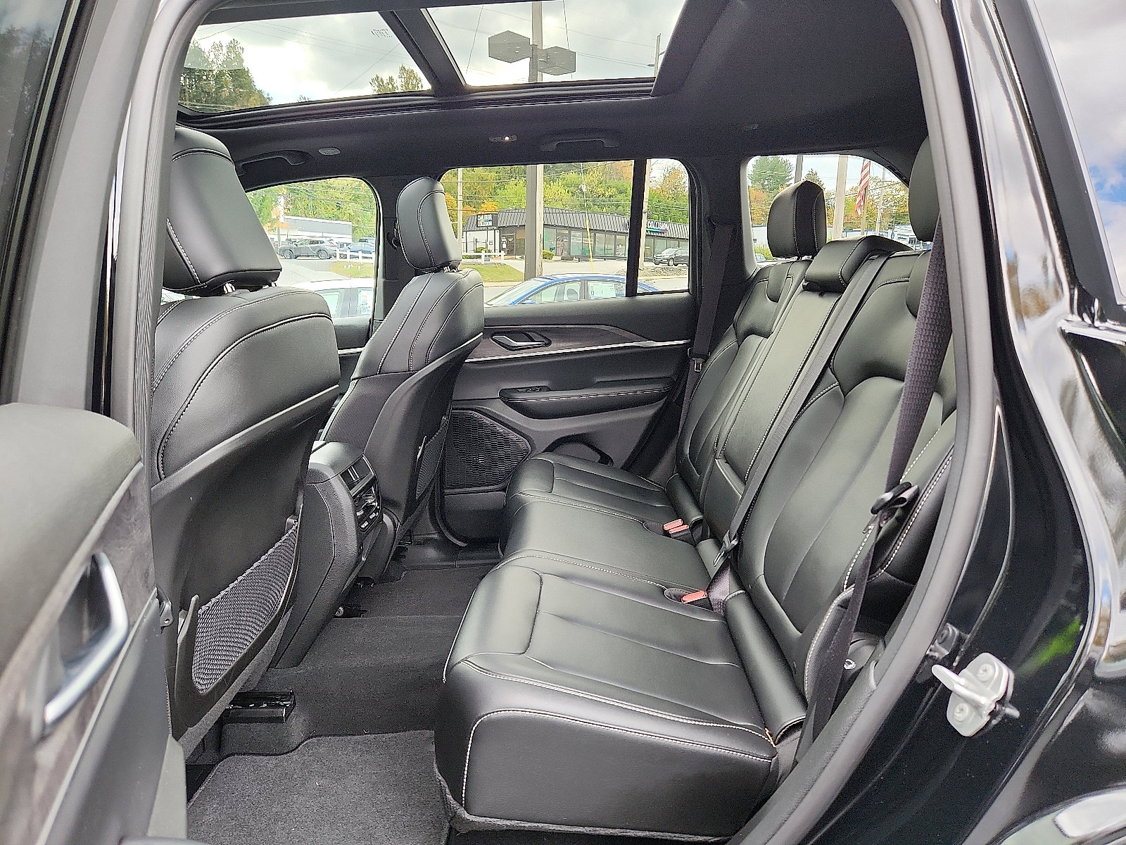 Certified 2025 Jeep Grand Cherokee Limited image 10