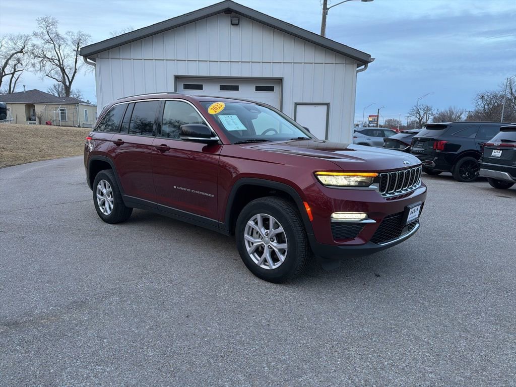 Used 2022 Jeep Grand Cherokee Limited image 1
