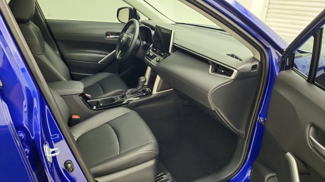 Used 2025 Toyota Corolla Cross XLE w/ Convenience Package FWD image 23