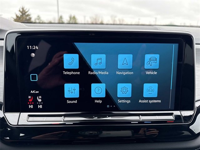 Used 2025 Volkswagen Atlas Cross Sport SE image 19