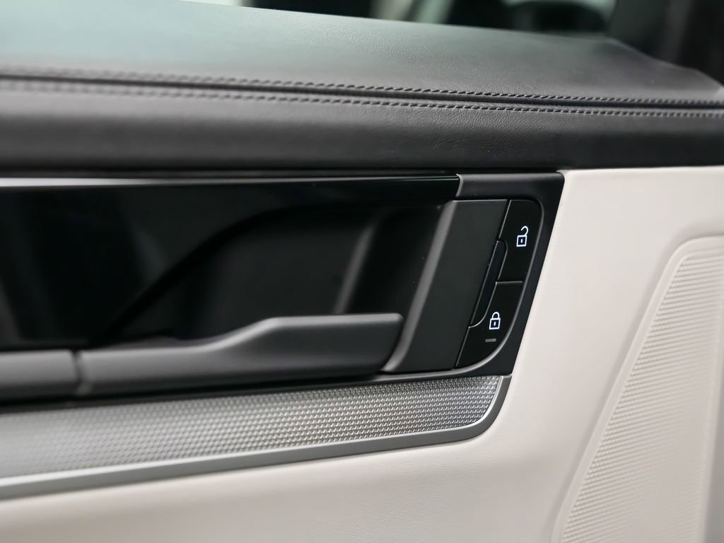 Used 2024 Porsche Cayenne AWD/4WD image 15