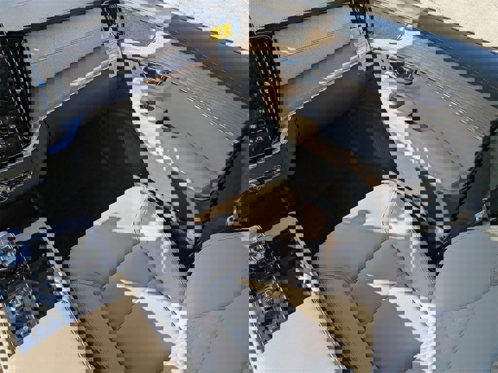 New 2026 Volvo XC90 B6 Plus w/ Protection Package Premier image 18