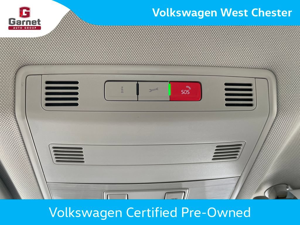 Certified 2025 Volkswagen Jetta SE w/ Black Wheel Package FWD image 26