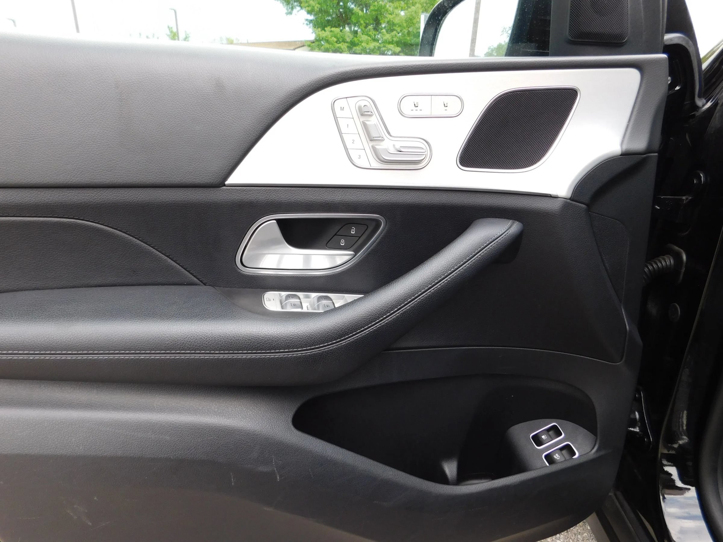 Used 2024 Mercedes-Benz GLE 450e 4MATIC image 17
