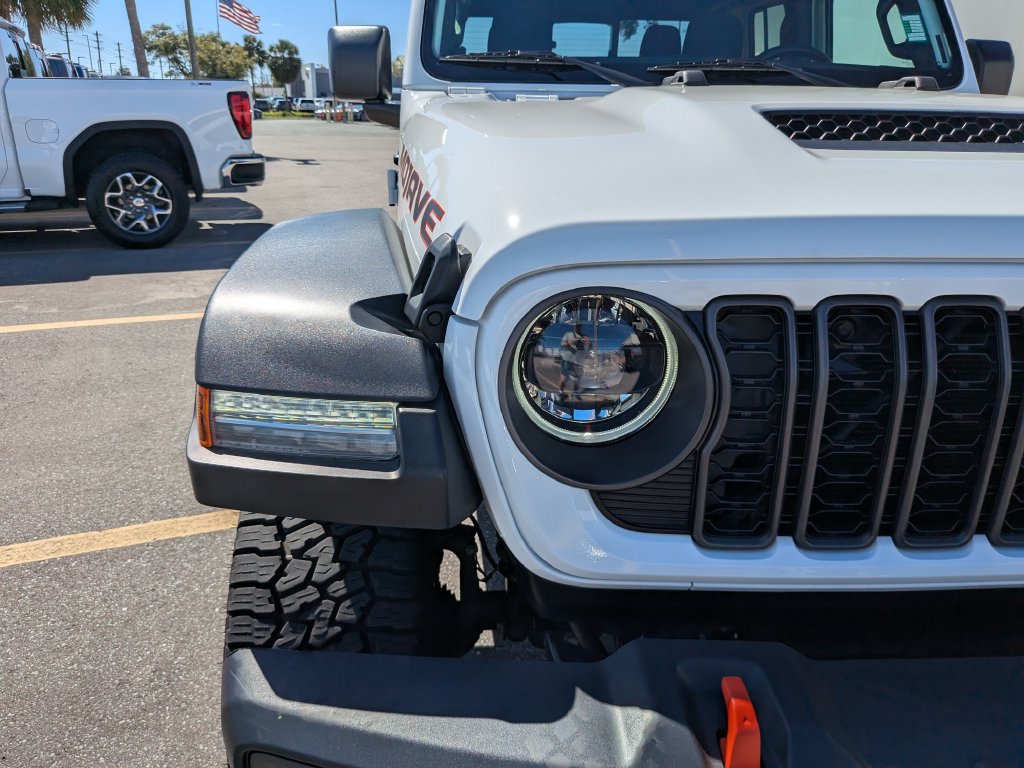 Used 2024 Jeep Gladiator Mojave w/ Technology Group AWD/4WD image 12