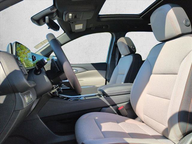 New 2026 Chevrolet Traverse LT w/ Sun and Wheel Package FWD image 4