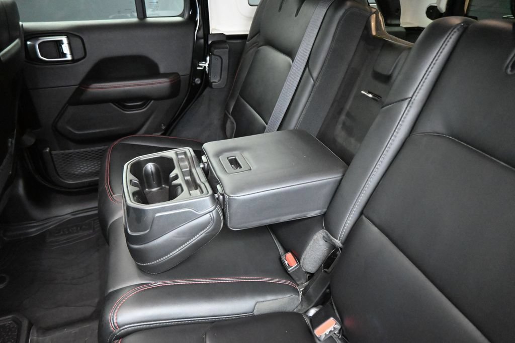 Used 2025 Jeep Wrangler Unlimited Rubicon w/ Convenience Group AWD/4WD image 26
