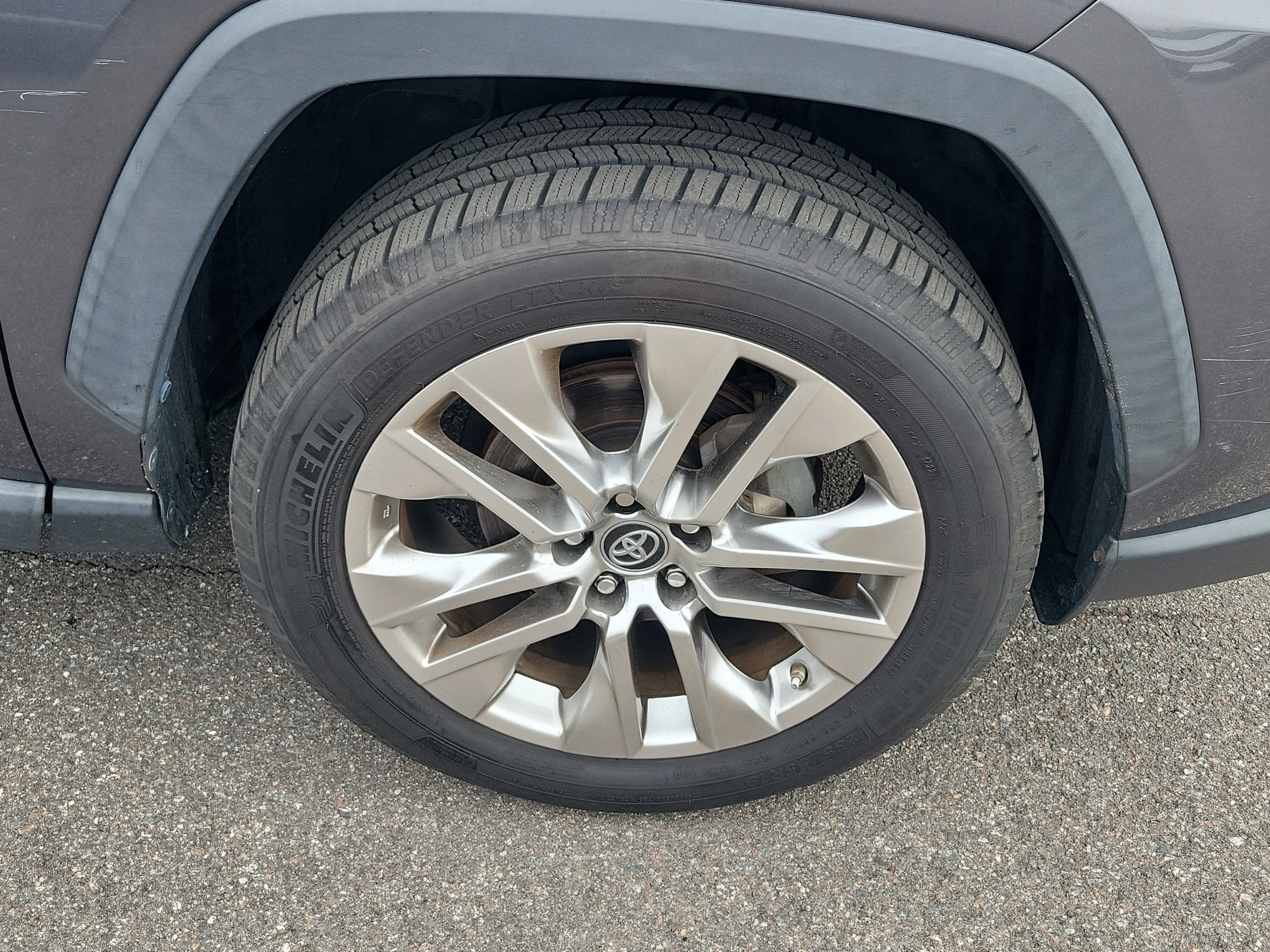 Used 2019 Toyota RAV4 XLE Premium image 43