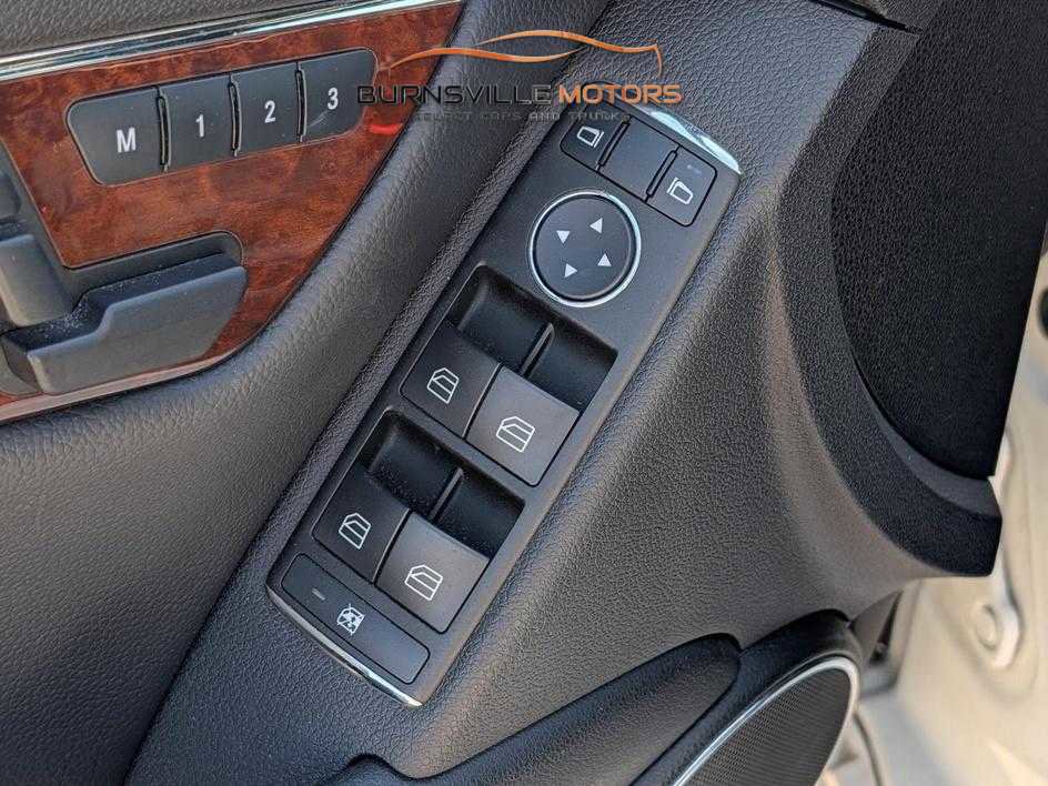 Used 2010 Mercedes-Benz C 300 Sport image 17