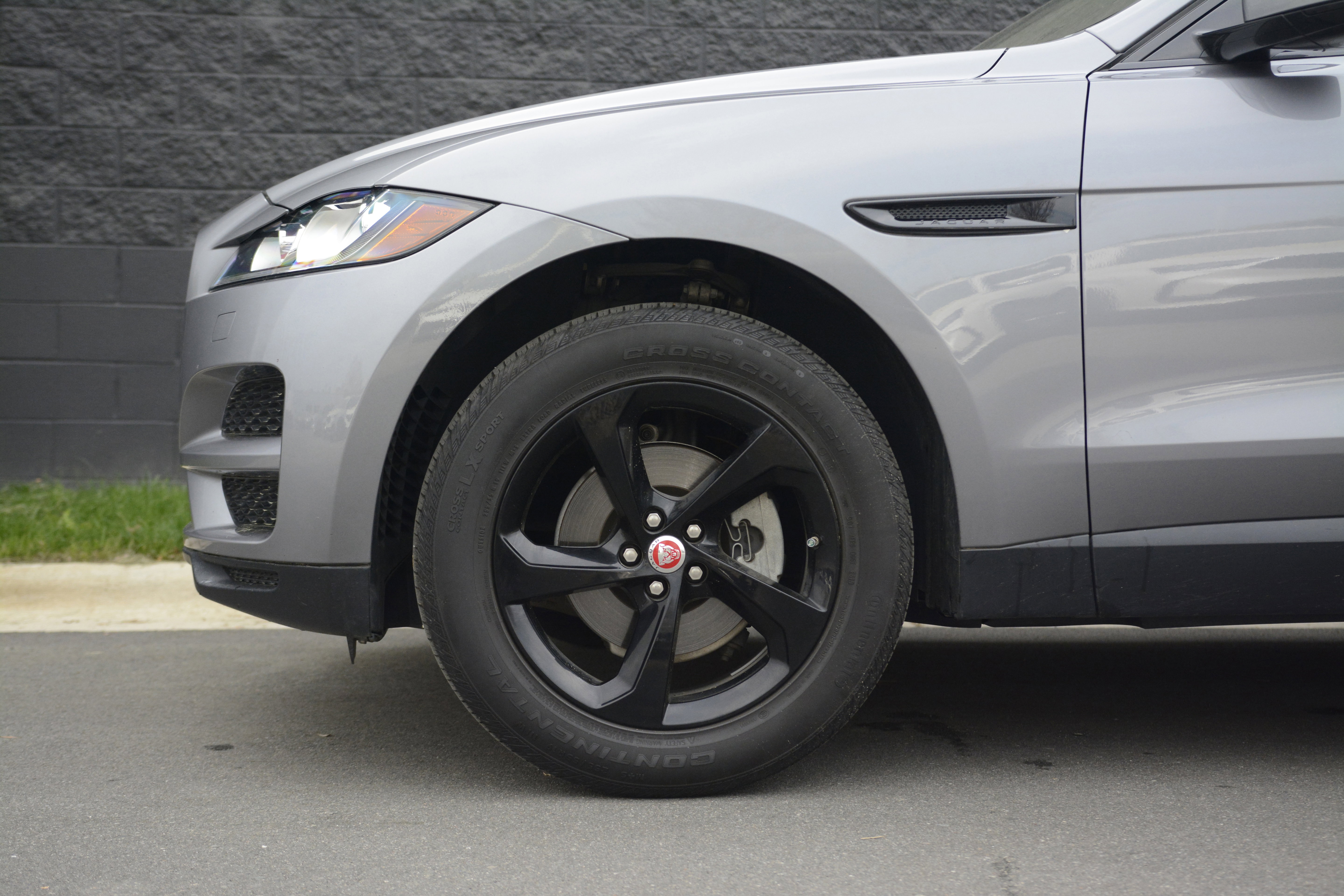 Used 2020 Jaguar F-PACE Premium image 34