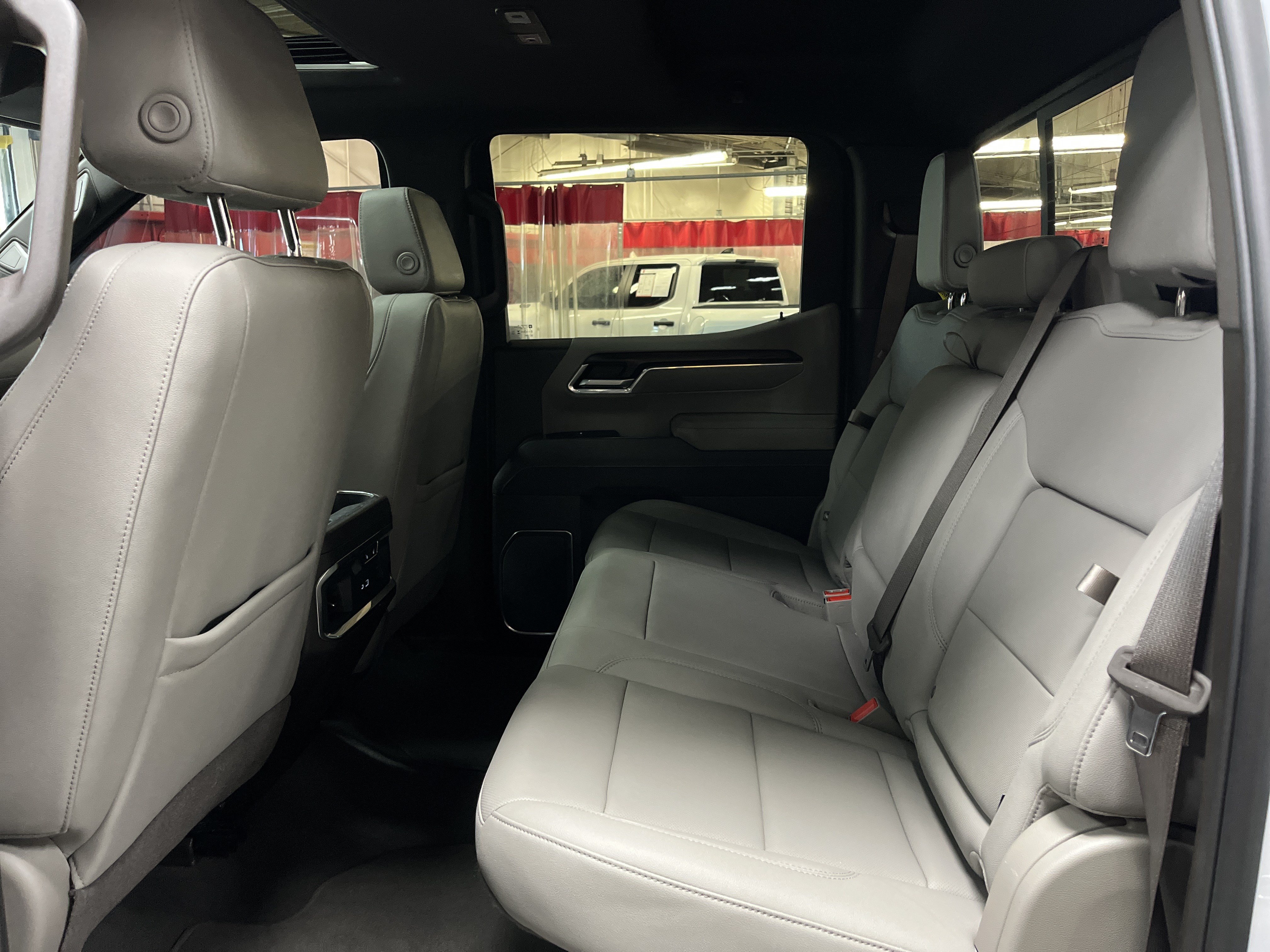 Used 2026 GMC Sierra 1500 SLT w/ SLT Premium Plus Package AWD/4WD image 31