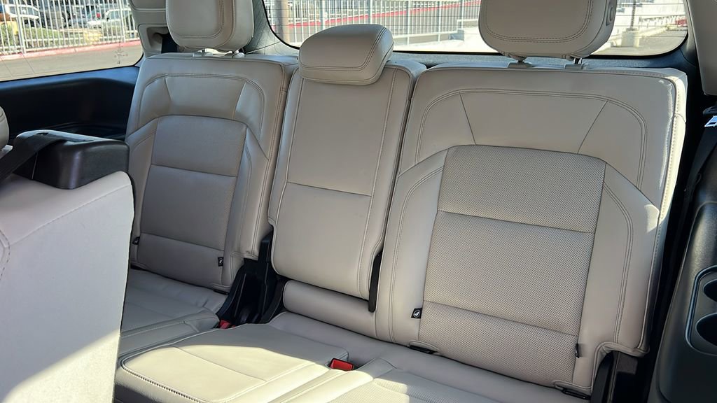 Certified 2025 Lincoln Navigator Reserve image 12