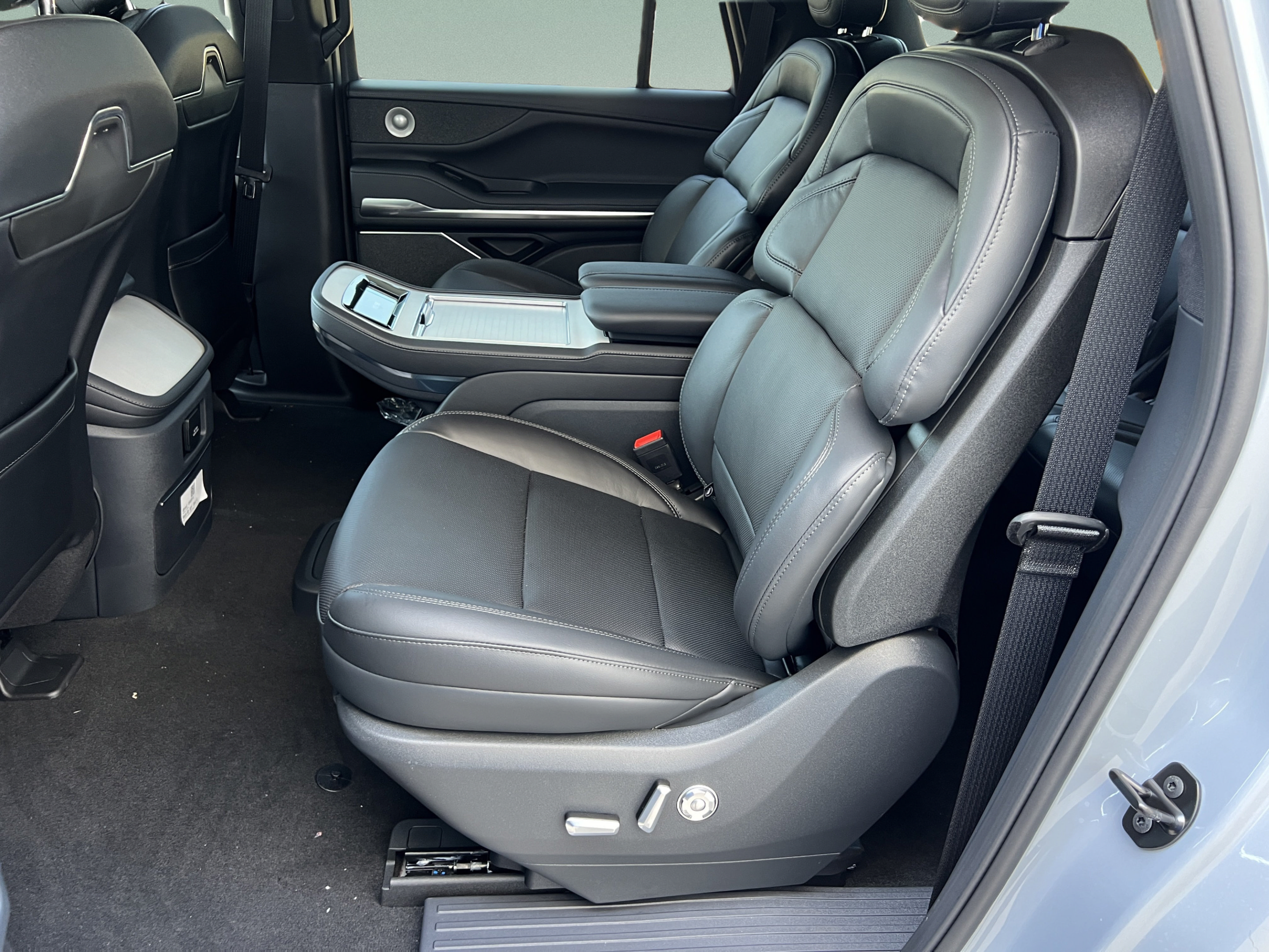 New 2027 Lincoln Navigator L Reserve w/ Jet Appearance Package AWD/4WD image 22