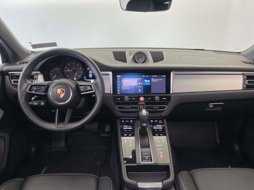Certified 2023 Porsche Macan image 25