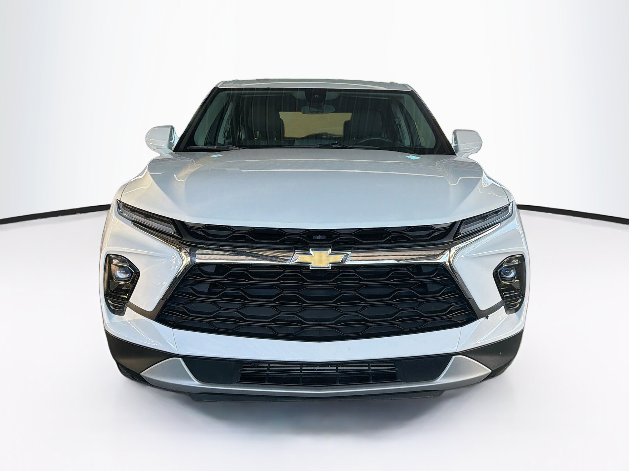 Used 2025 Chevrolet Blazer LT AWD/4WD image 2