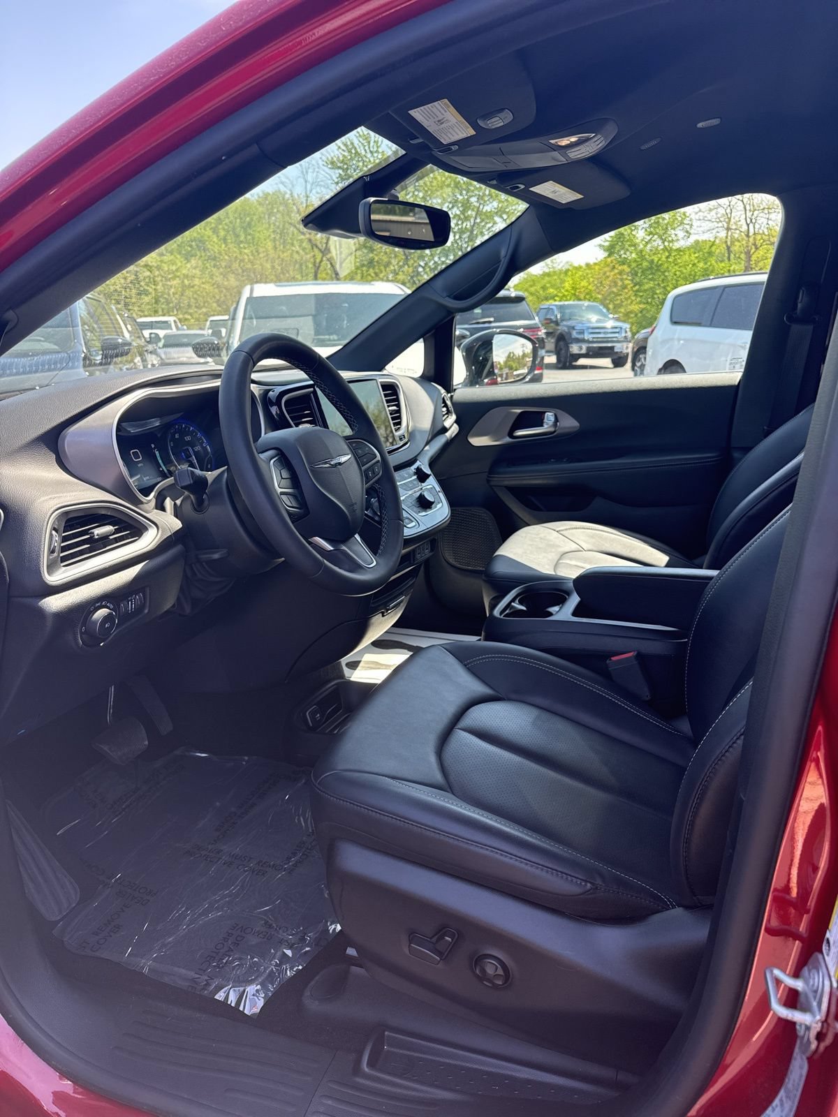 Used 2025 Chrysler Pacifica Select FWD image 11