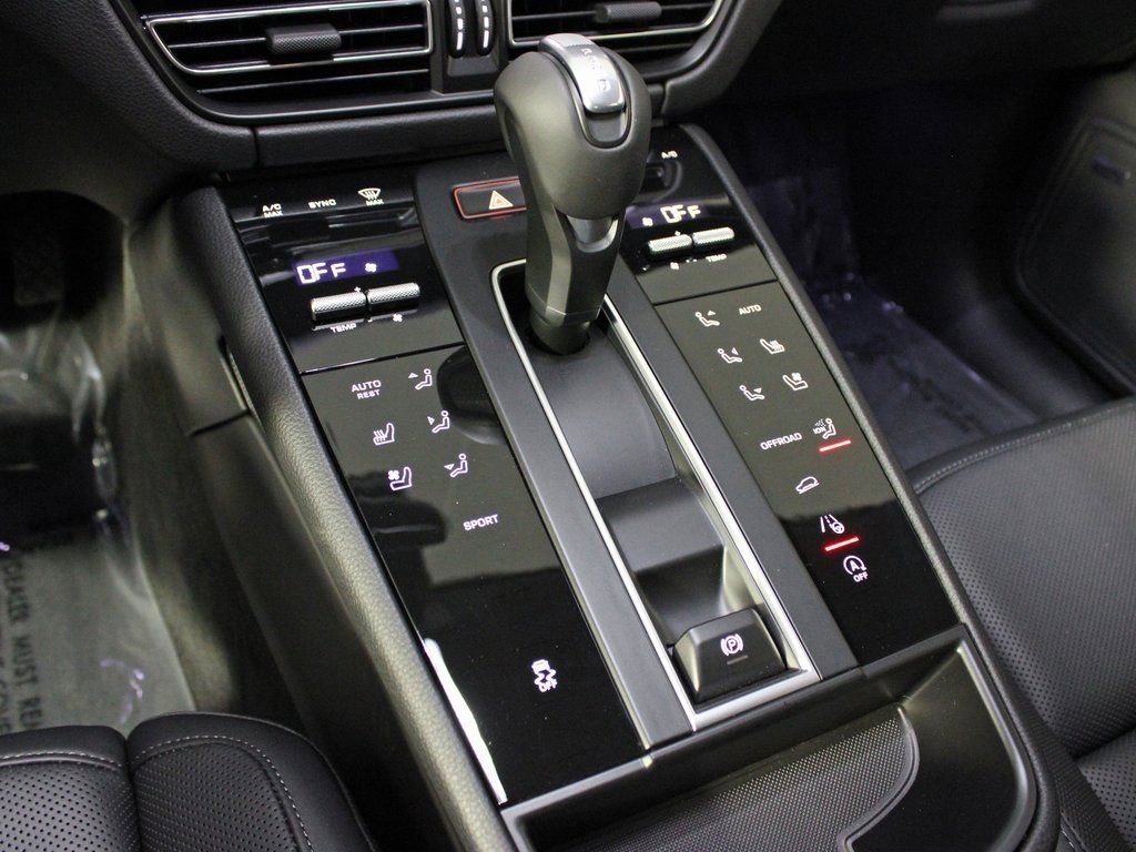 Certified 2026 Porsche Macan image 28