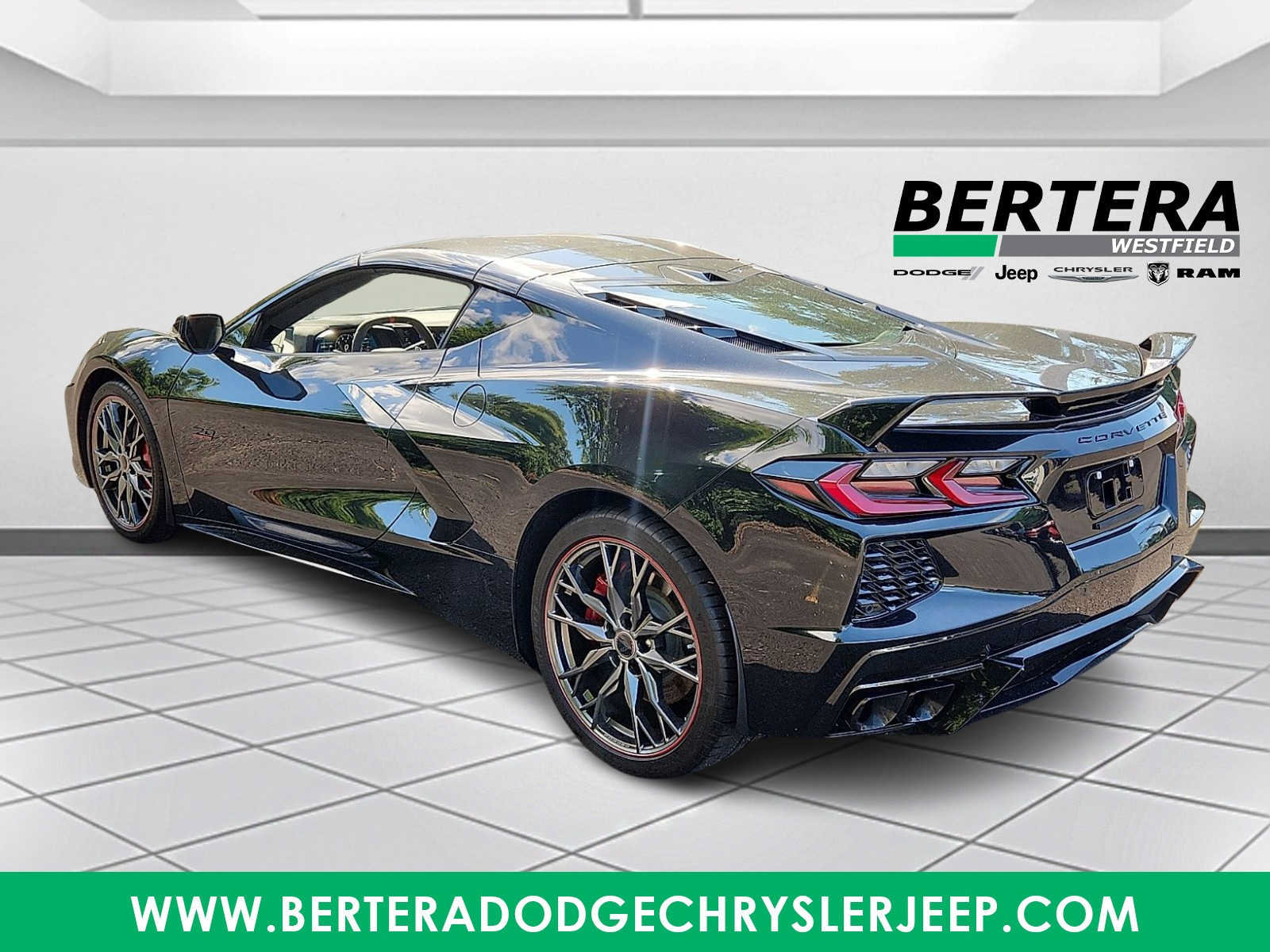Used 2023 Chevrolet Corvette Stingray Premium Cpe w/ Z51 Performance Package RWD image 4