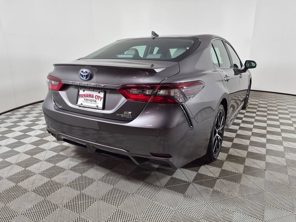Used 2021 Toyota Camry SE FWD image 3