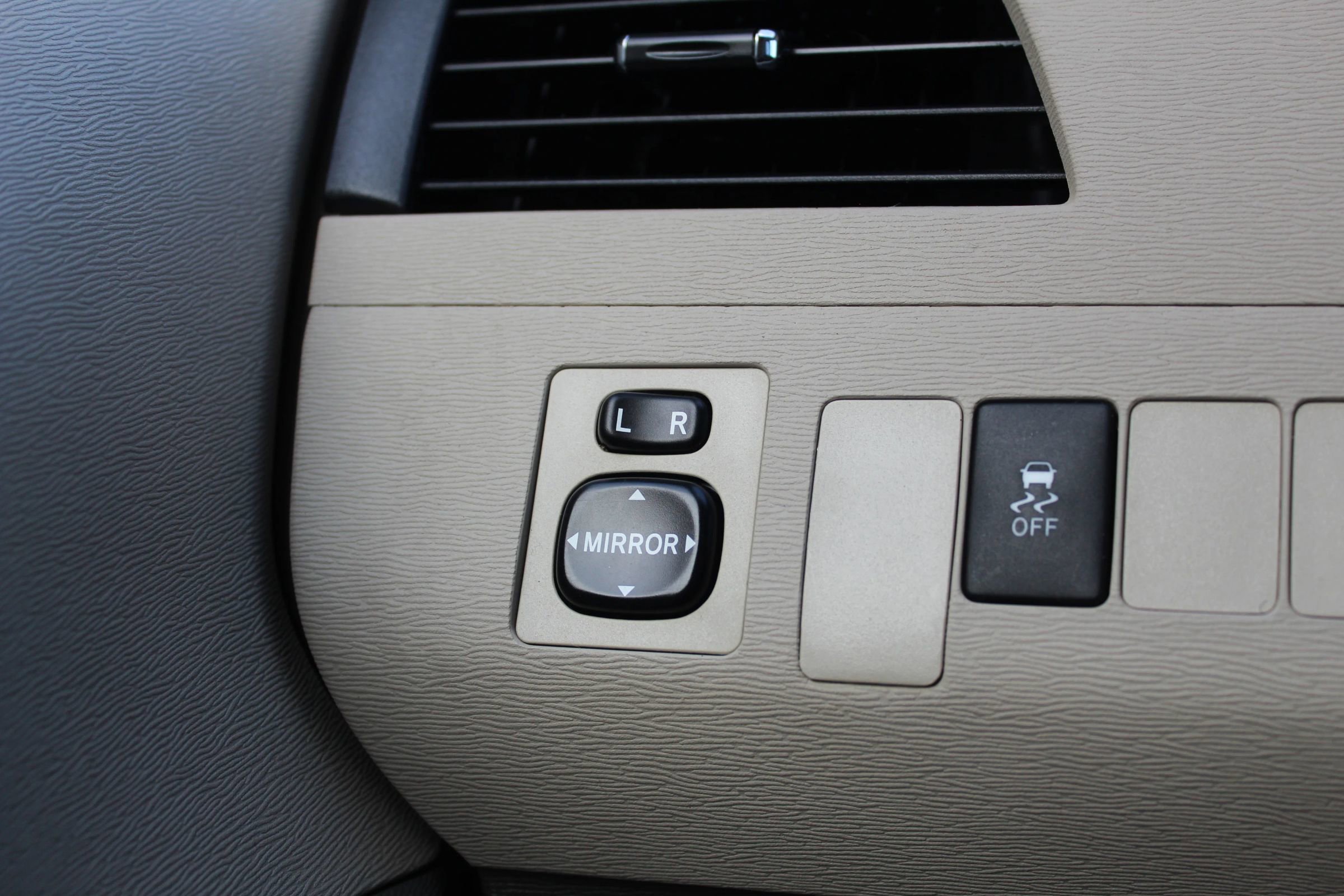 Used 2011 Toyota Sienna LE image 24