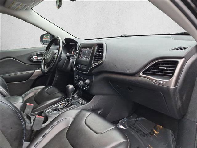 Used 2020 Jeep Cherokee Latitude Plus w/ Cold Weather Group AWD/4WD image 21