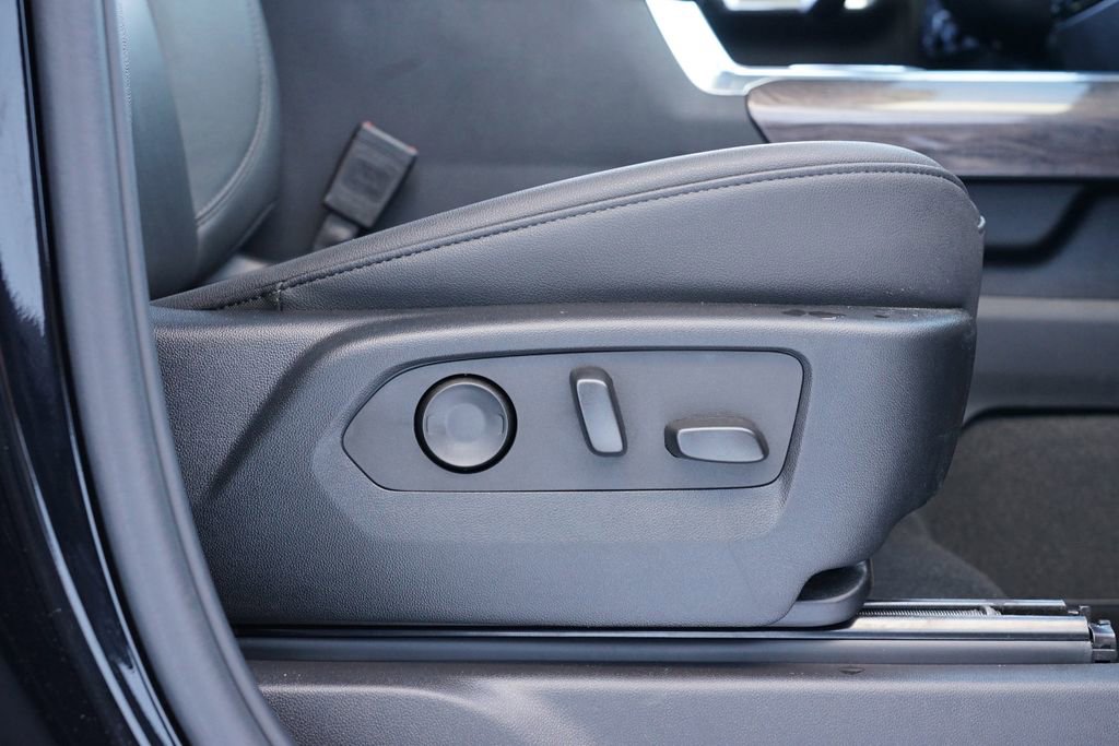 Used 2025 Chevrolet Silverado 3500 LTZ w/ LTZ Plus Package image 30