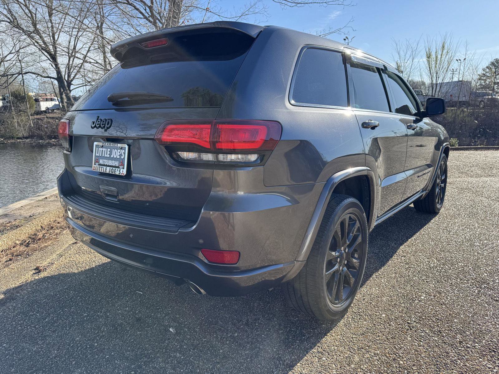 Used 2019 Jeep Grand Cherokee Altitude RWD image 4