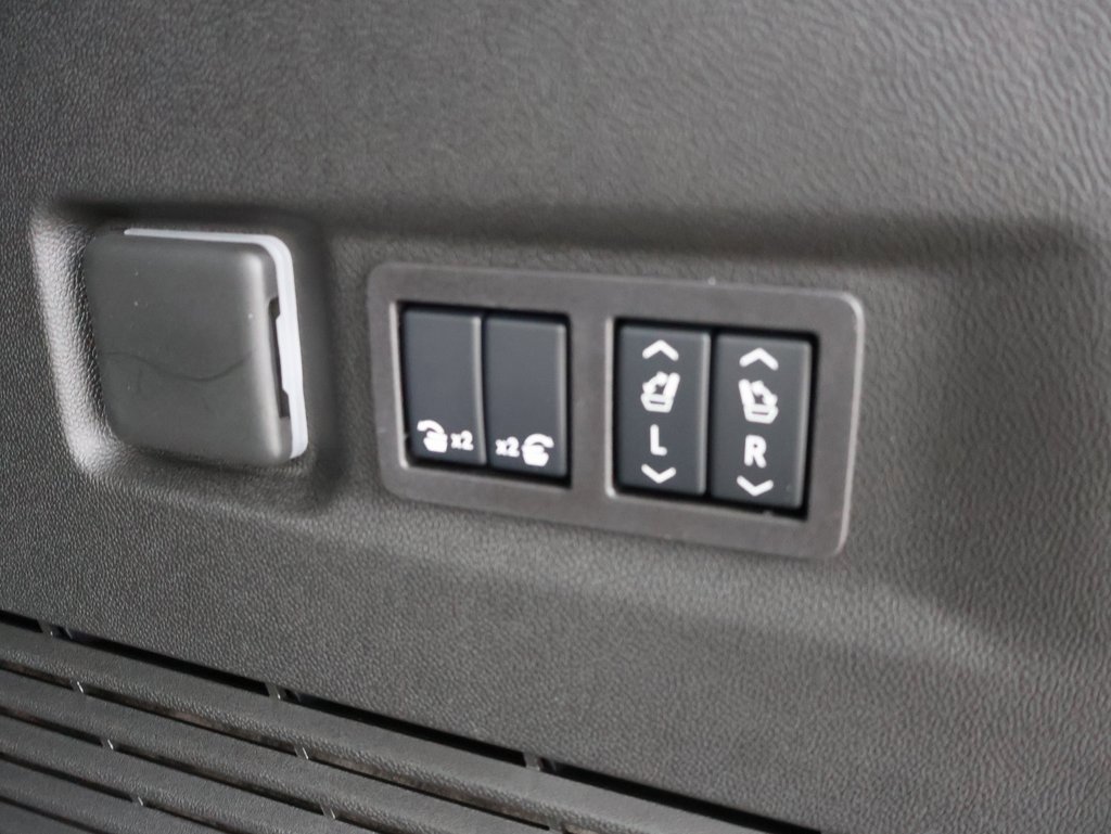 New 2025 Chevrolet Suburban Premier w/ Sun And Tow Package image 36