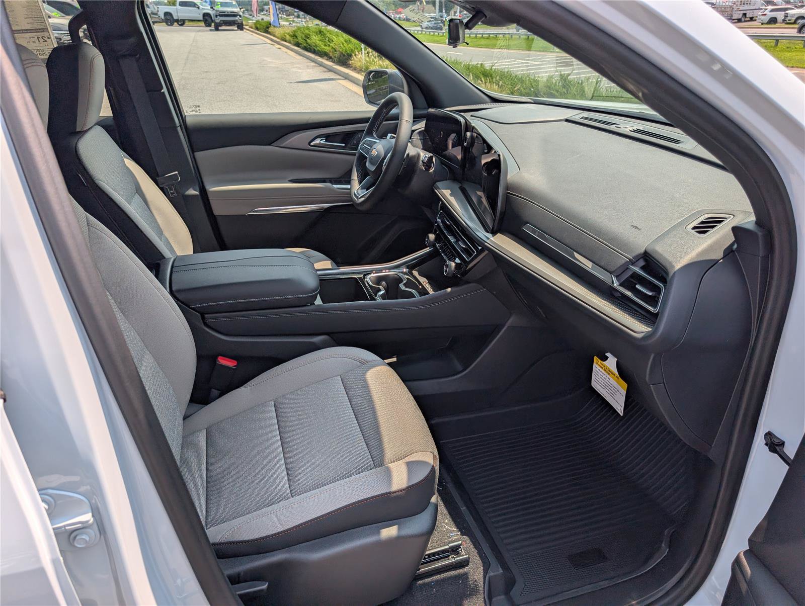 New 2027 Chevrolet Traverse LT w/ Sun and Wheel Package AWD/4WD image 7