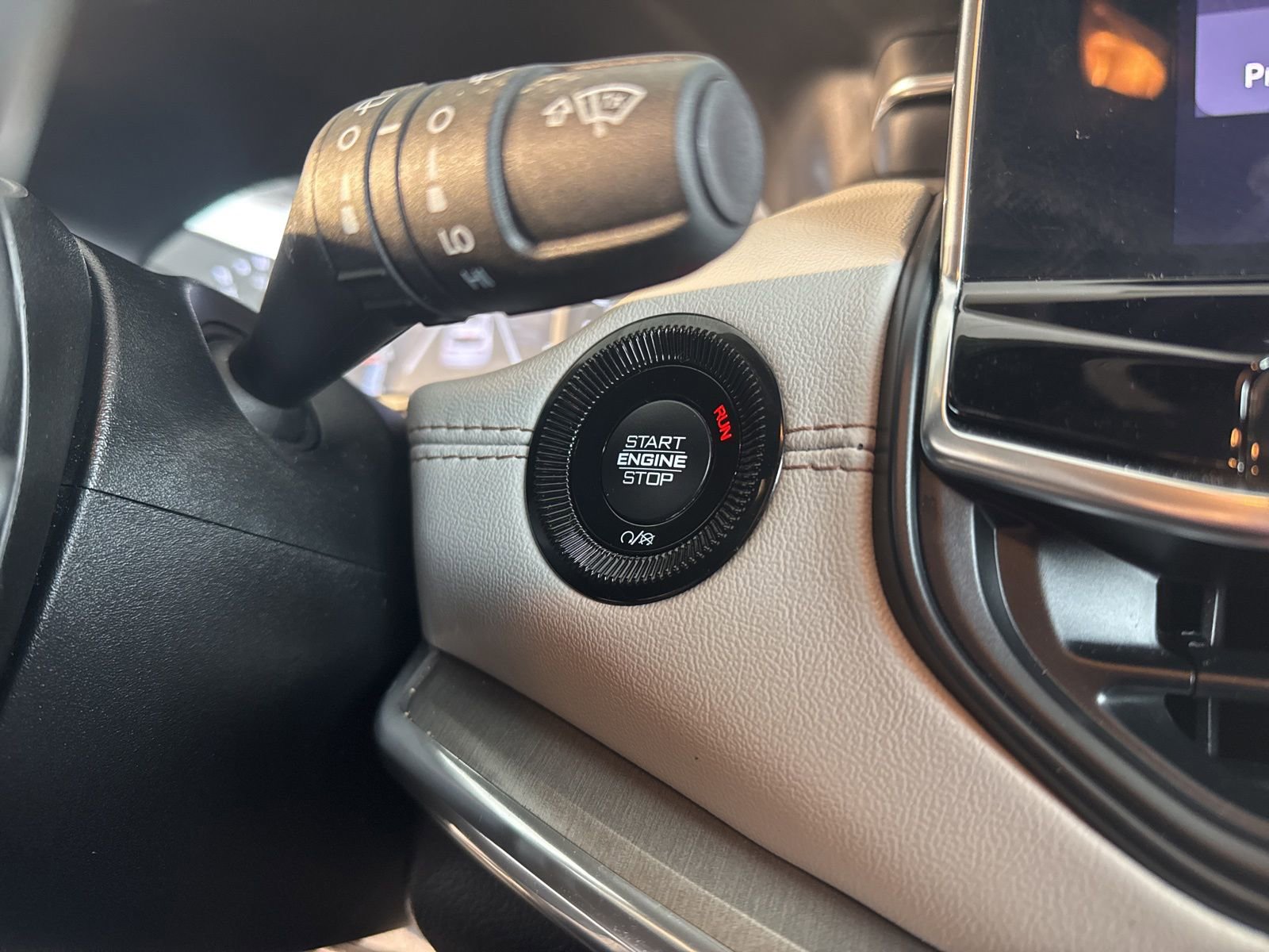 Used 2024 Jeep Compass Limited image 30