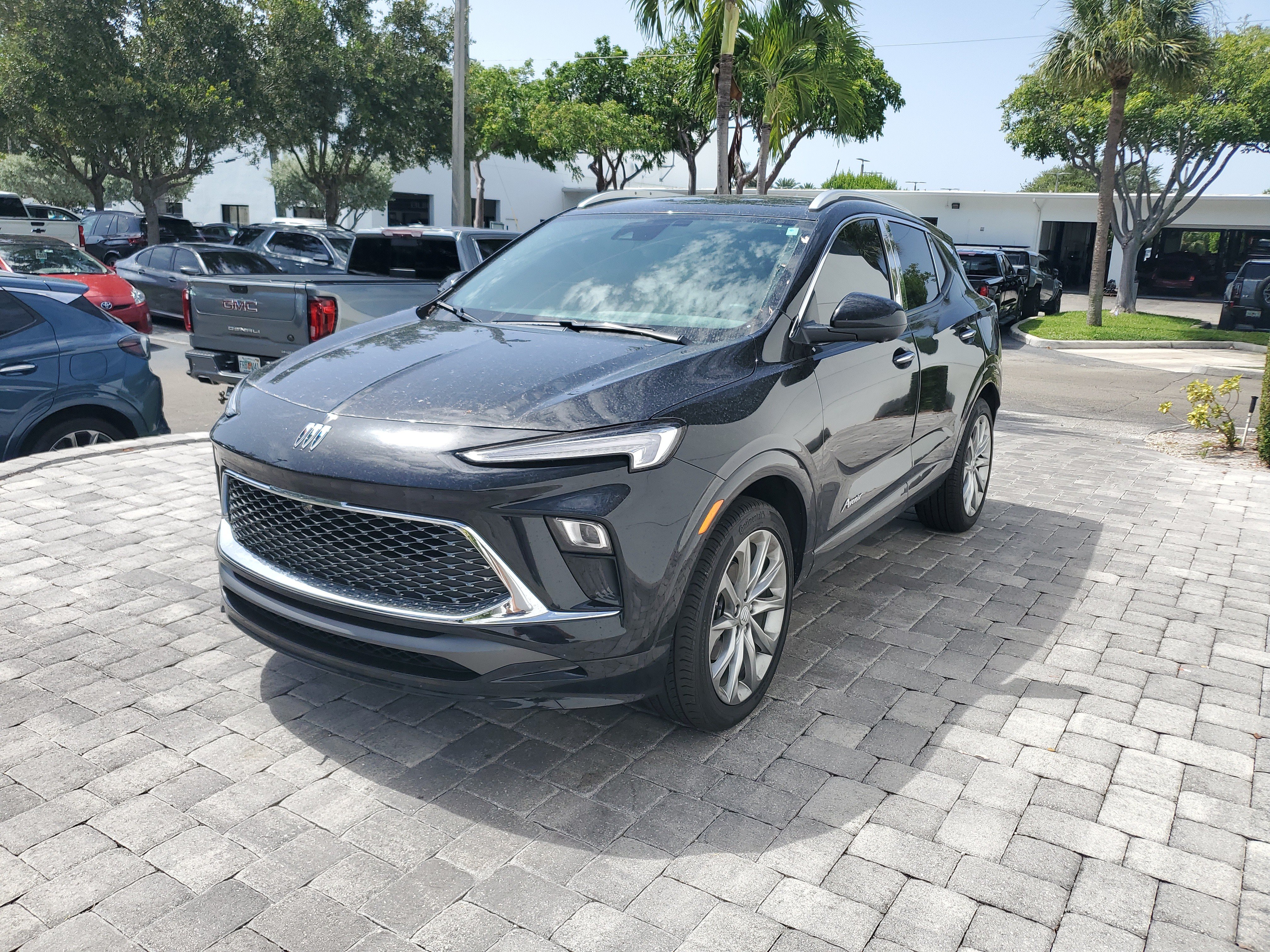 Used 2025 Buick Encore GX Avenir w/ Avenir Technology Package FWD image 3