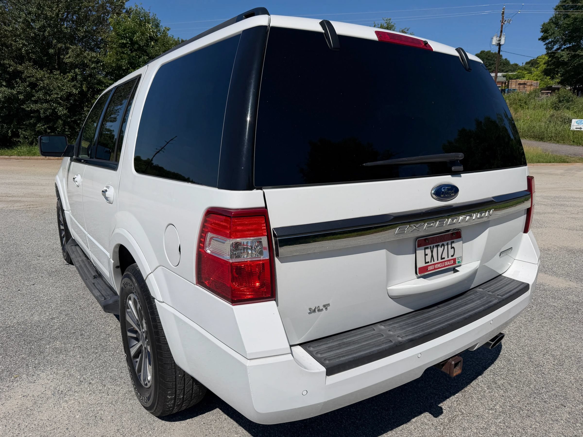Used 2016 Ford Expedition XLT RWD image 3