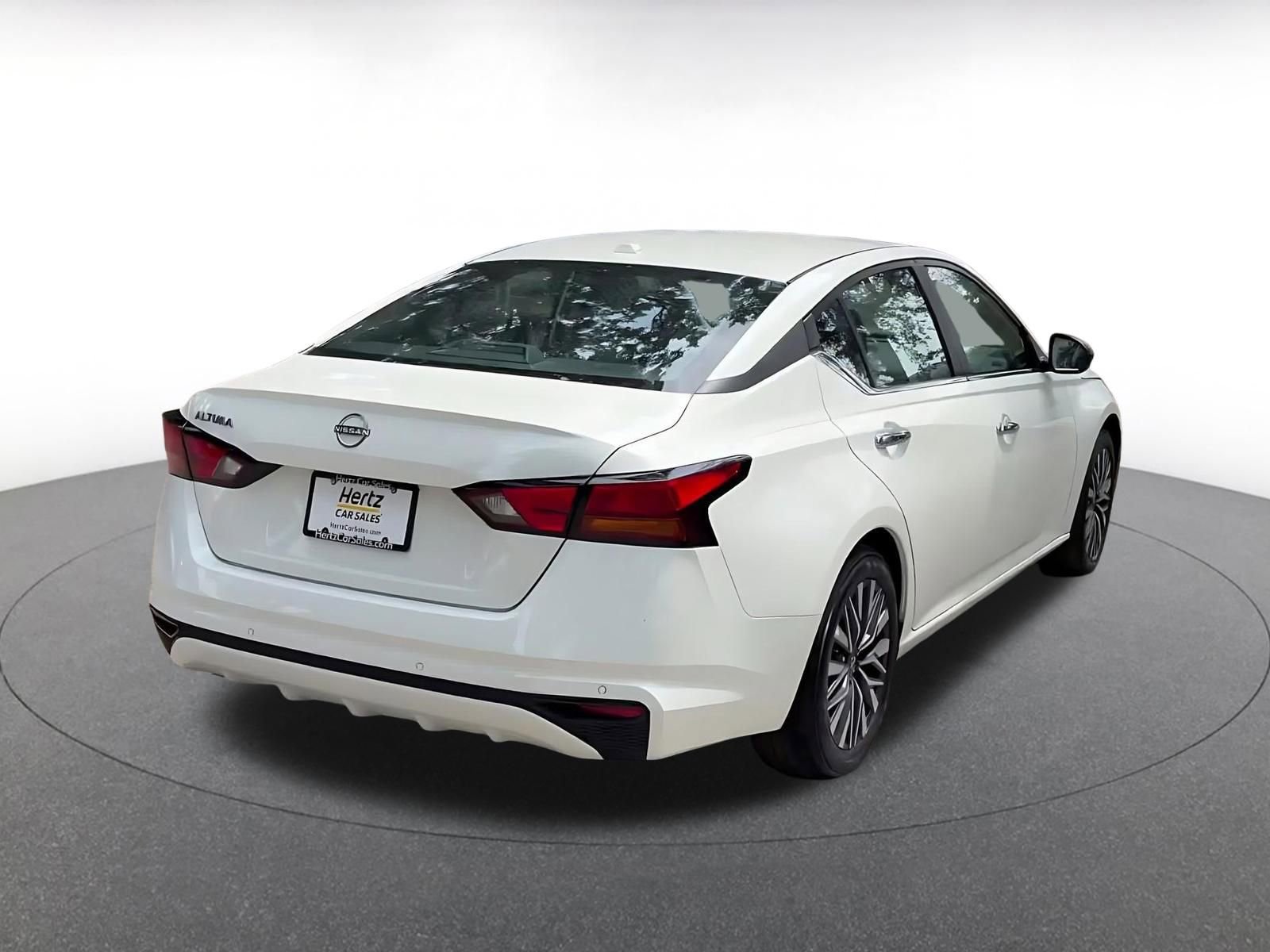 Used 2025 Nissan Altima 2.5 SV FWD image 14