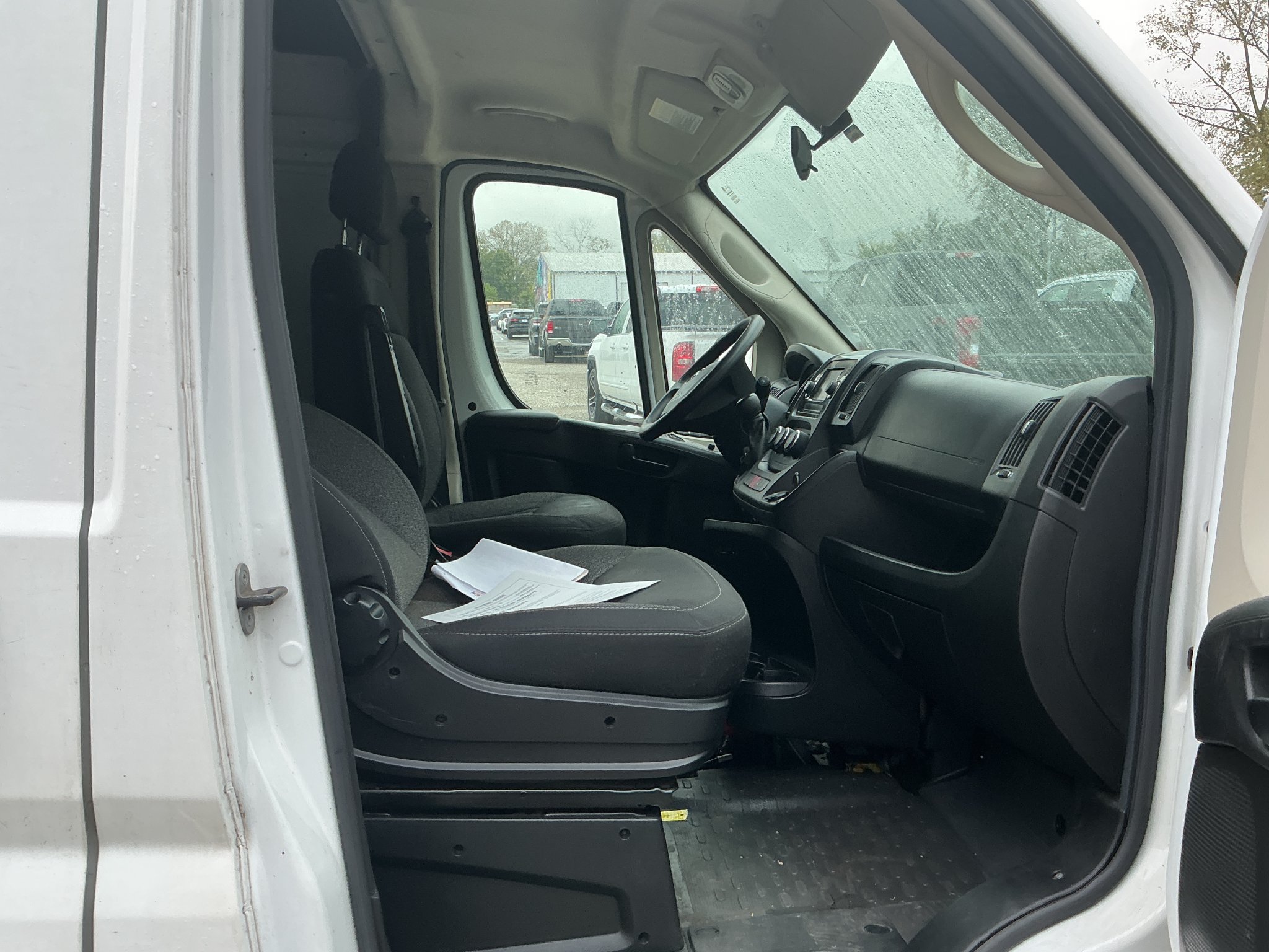 Used 2021 RAM ProMaster 2500 FWD image 3