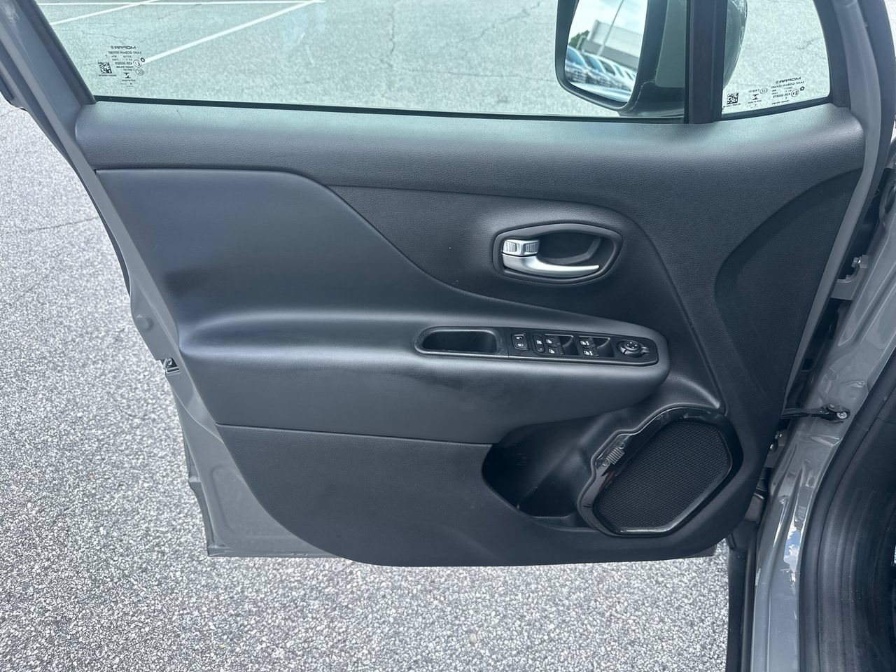 Used 2020 Jeep Renegade Altitude FWD image 11