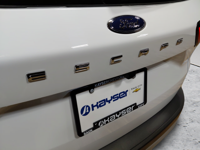 Used 2025 Ford Escape Active AWD/4WD image 9