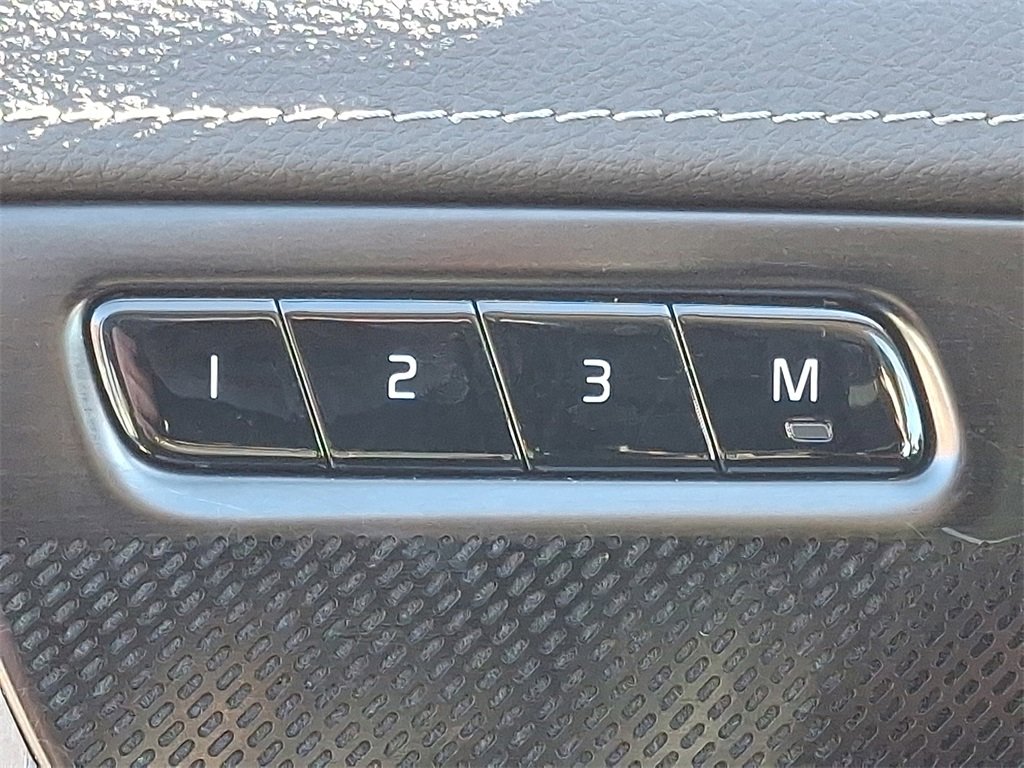 Used 2022 Volvo XC90 T6 Inscription w/ Advanced Package image 25