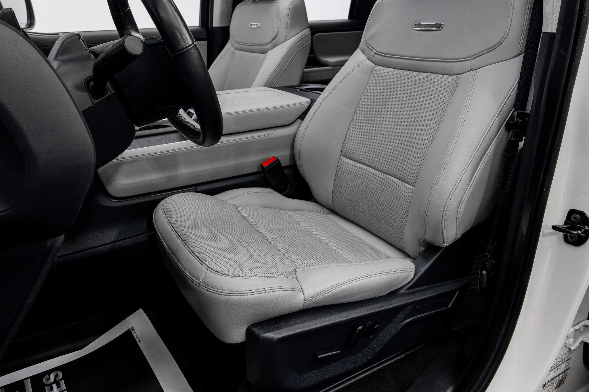 Used 2025 Ford Expedition Platinum w/ Driver's Package image 30