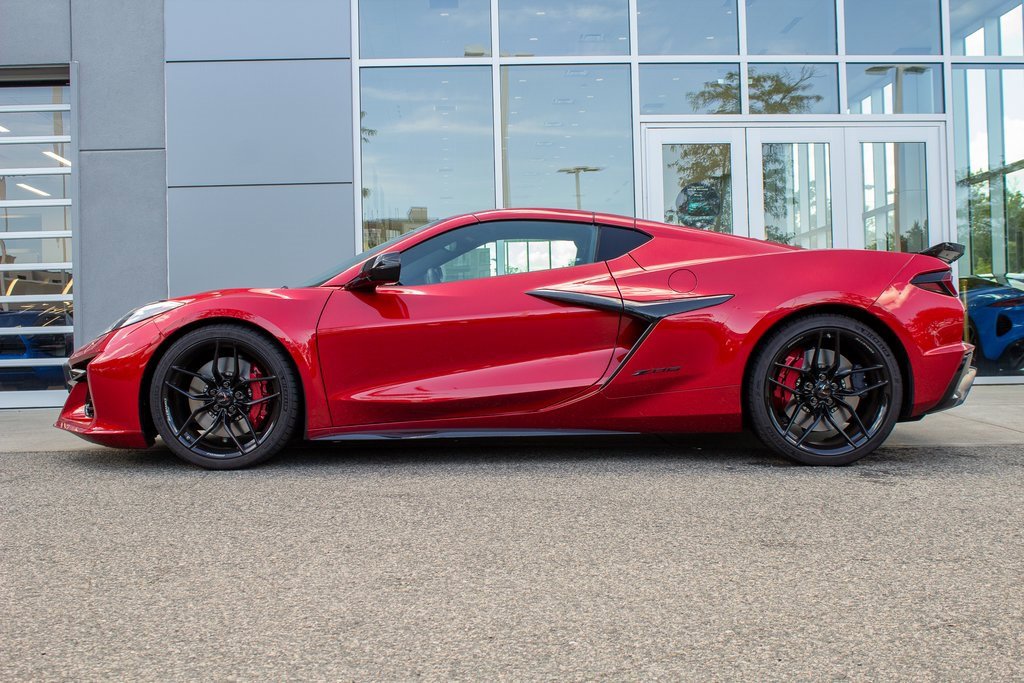 Used 2025 Chevrolet Corvette Z06 w/ Stealth Interior Trim Package image 7