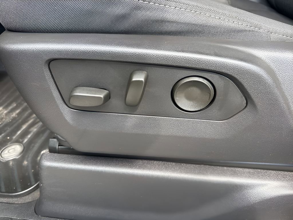 Used 2024 Chevrolet Silverado 1500 Custom image 10