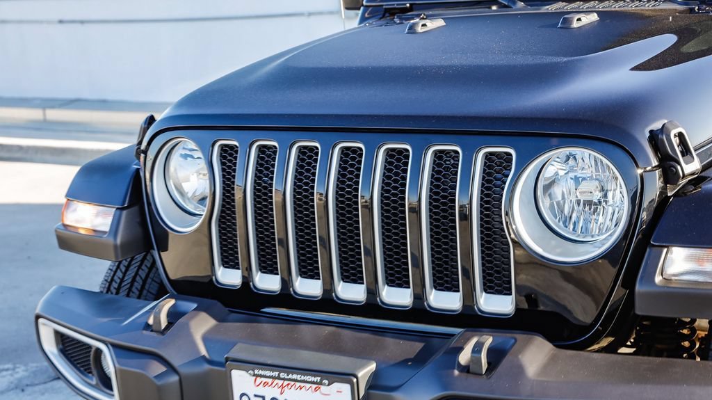 Used 2023 Jeep Wrangler Unlimited Sahara AWD/4WD image 6
