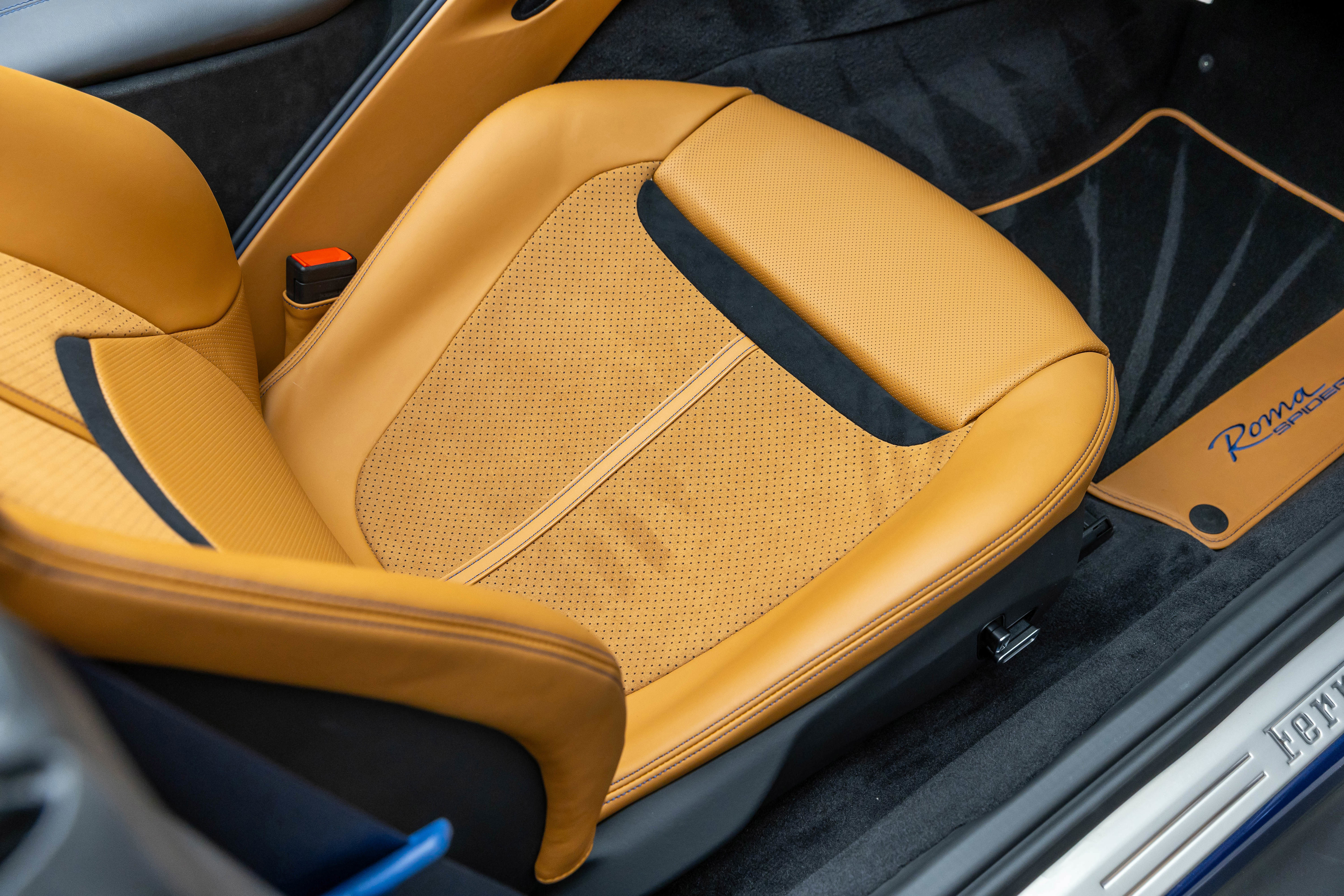 Certified 2025 Ferrari Roma Spider RWD image 35
