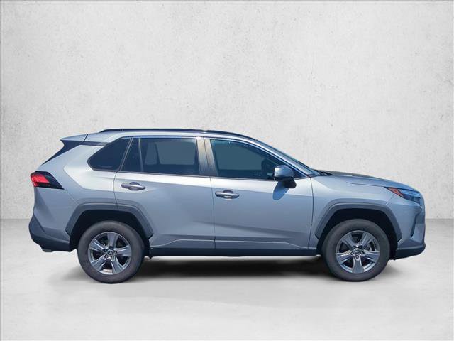 Used 2022 Toyota RAV4 XLE w/ Convenience Package FWD image 4