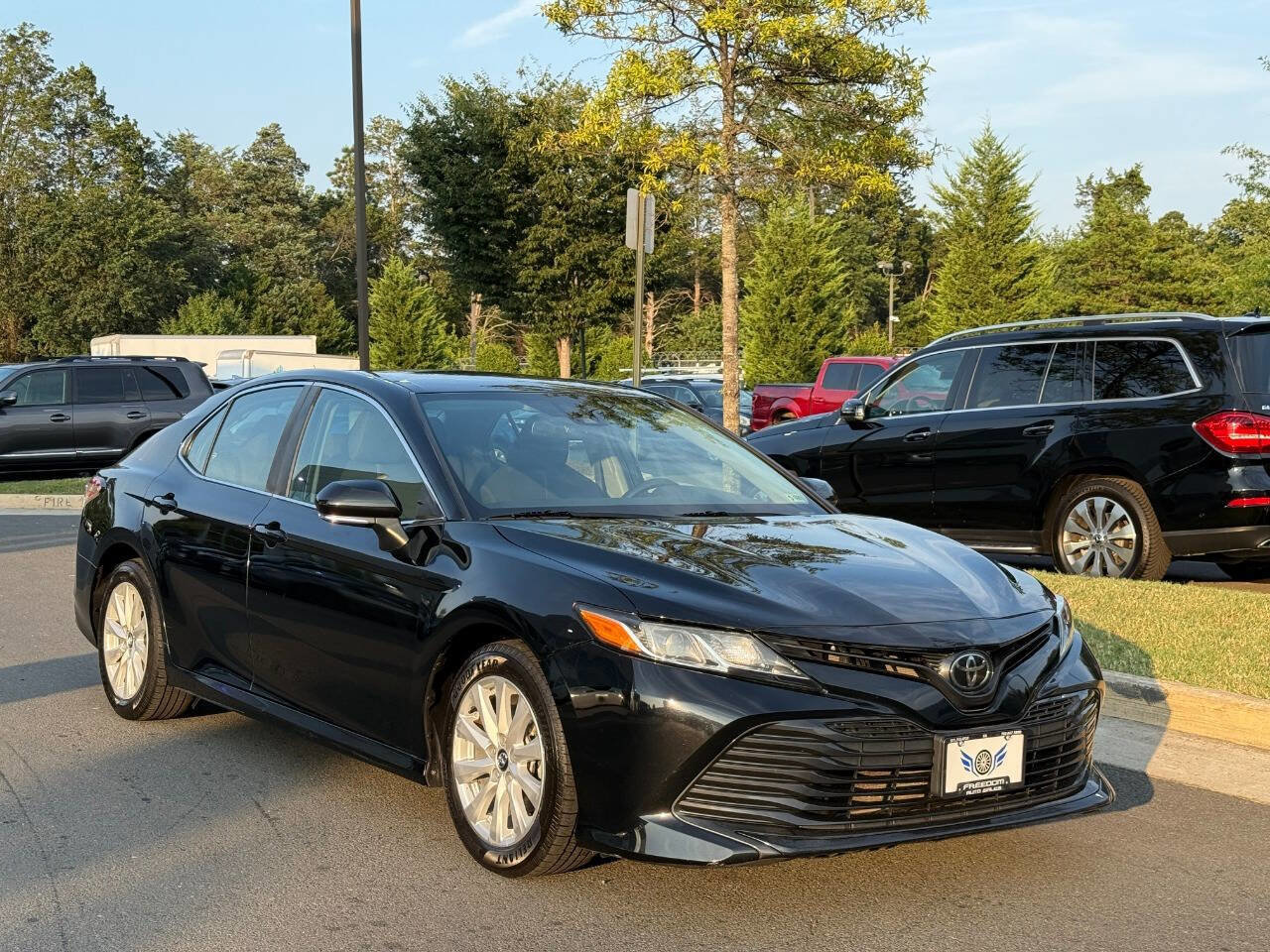 Used 2020 Toyota Camry LE image 4