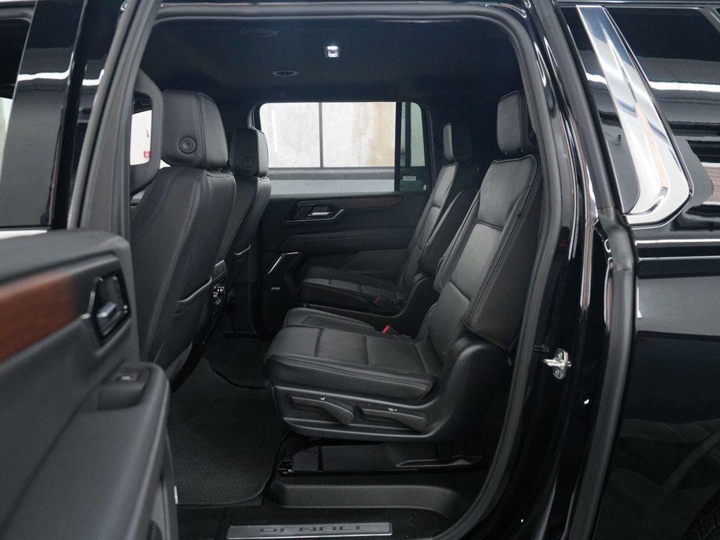 Used 2025 GMC Yukon XL Denali AWD/4WD image 31