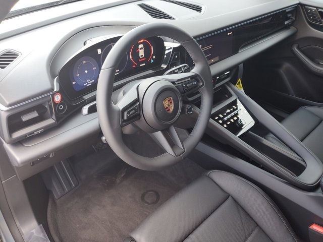 Used 2025 Porsche Macan Electric image 4